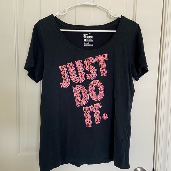 Nike‎ women’s graphic tshirt — large - Picture 1 of 5